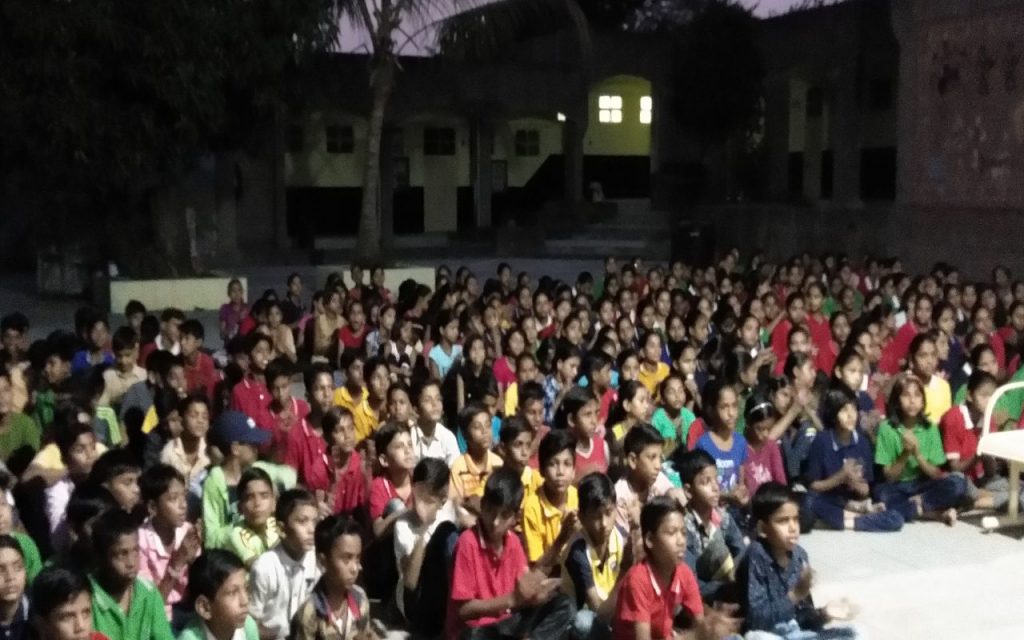 Alirajpur :आध्यात्मिक शिक्षा से विद्यार्थियों में आत्मविश्वास का विकास