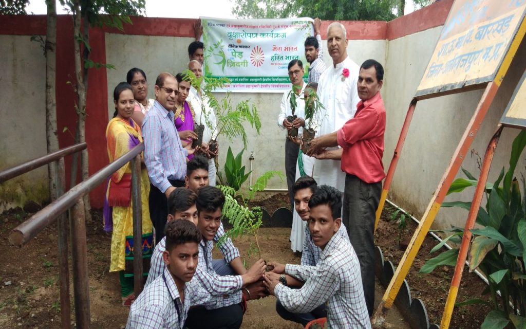 Alirajpur: Tree plantation Campaign with Dainik Bhaskar